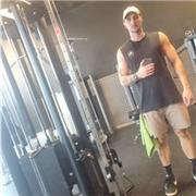 Personal Trainer mit Schwerpunkt Krafttraining bietet individuelles Coaching in Berlin un Online an.